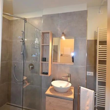 Varennahouse Aston Apt Casa vacanze