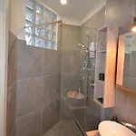 펜션 Varennahouse Aston Apt 바레나