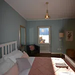 Varennahouse Aston Apt