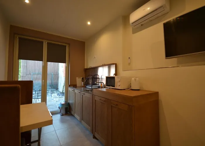 Varennahouse Aston Apt *