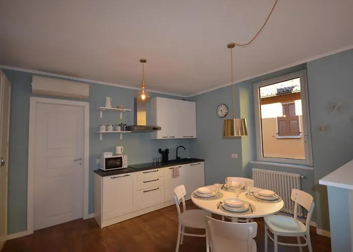 Semesterbostad Varennahouse Aston Apt *