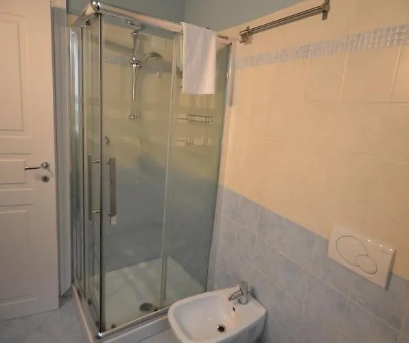 Semesterbostad Varennahouse Aston Apt Varenna