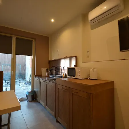 Varennahouse Aston Apt *